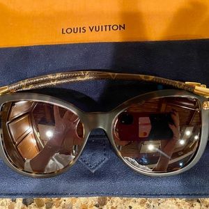 Louis Vuitton Charlotte Foldable Tortoise sunglasses